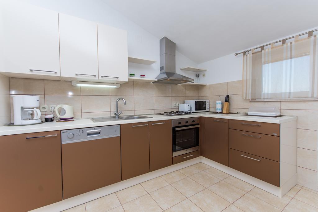Apartments Barba Трогір Екстер'єр фото