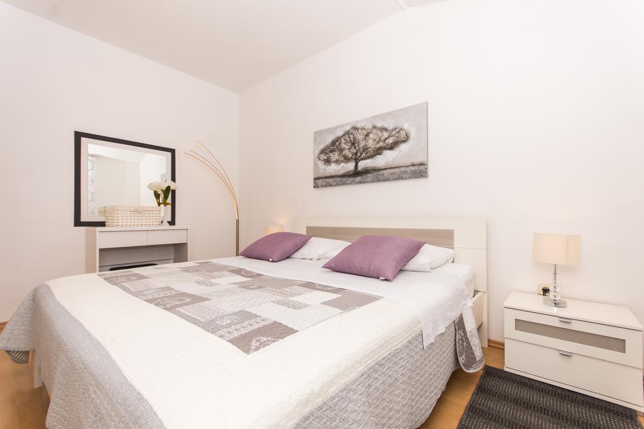 Apartments Barba Трогір Екстер'єр фото