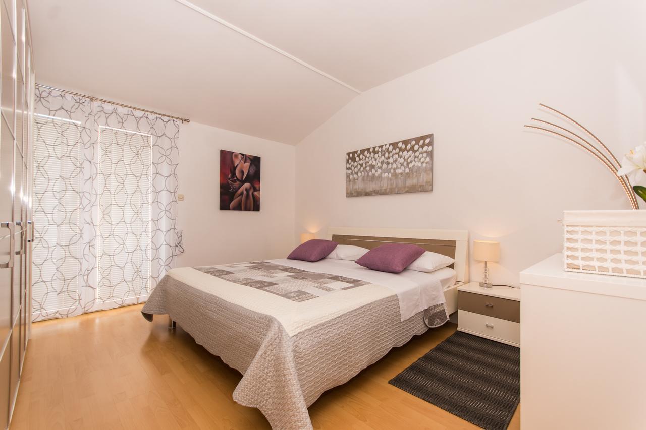 Apartments Barba Трогір Екстер'єр фото