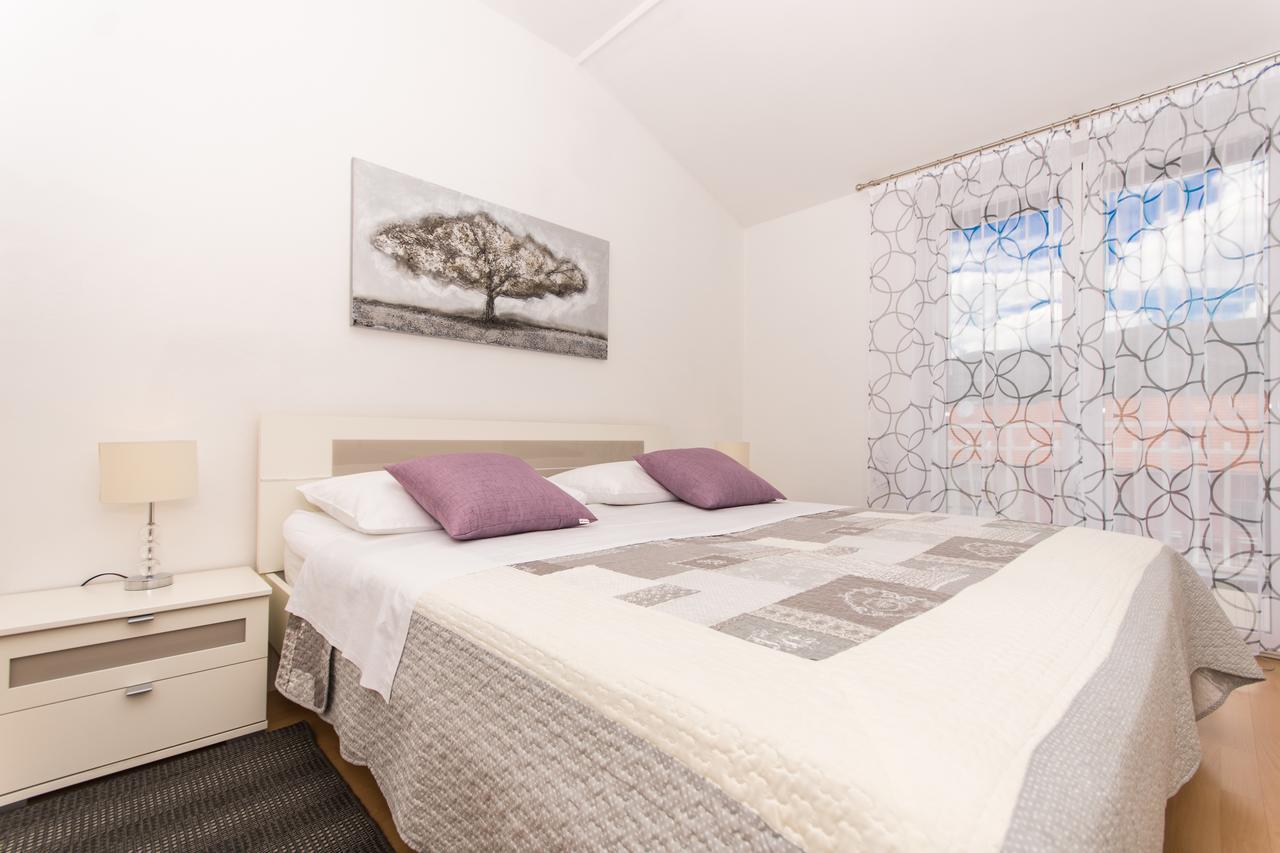 Apartments Barba Трогір Екстер'єр фото