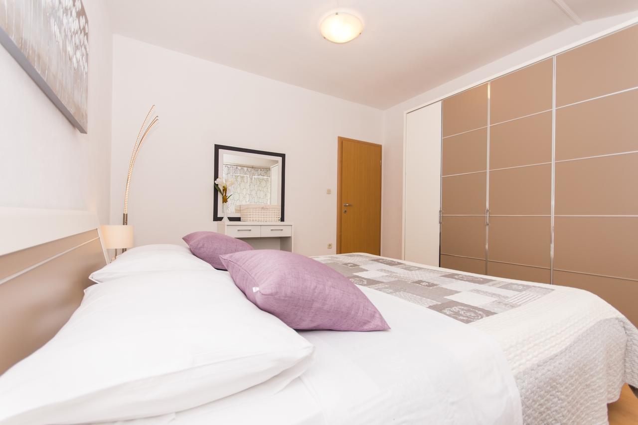 Apartments Barba Трогір Екстер'єр фото